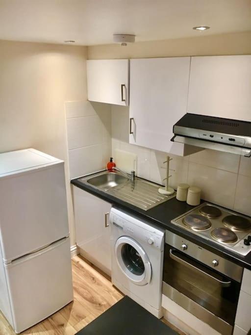 One Bedroom Flat In Central Лондон Экстерьер фото