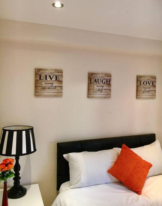 One Bedroom Flat In Central Лондон Экстерьер фото