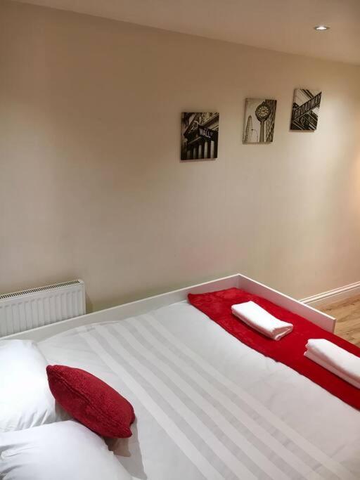 One Bedroom Flat In Central Лондон Экстерьер фото